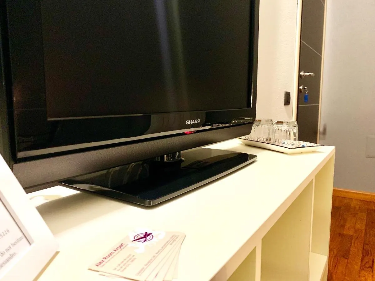 Bed & Breakfast Alex Room Airport Elmas