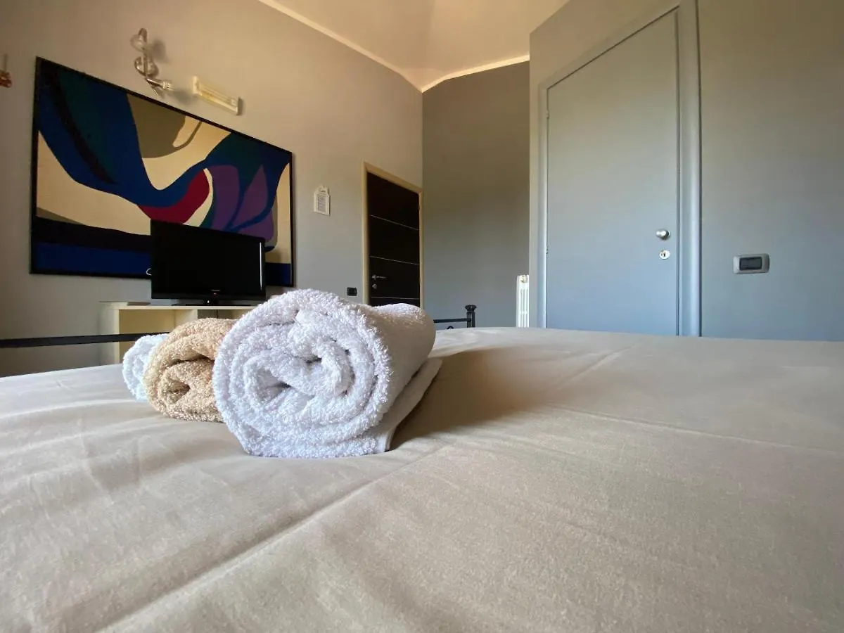 Alex Room Airport Elmas 0*,  Italien